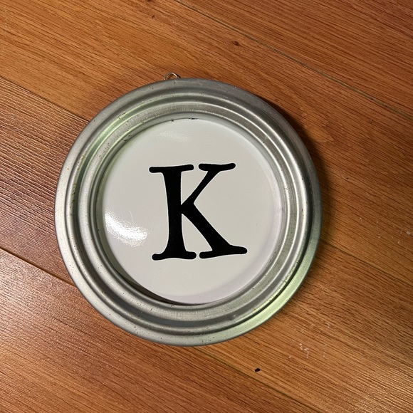 Metal frame - with k printed on plate - Picture 1 of 2